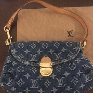Louis Vuitton Pleaty Pouch